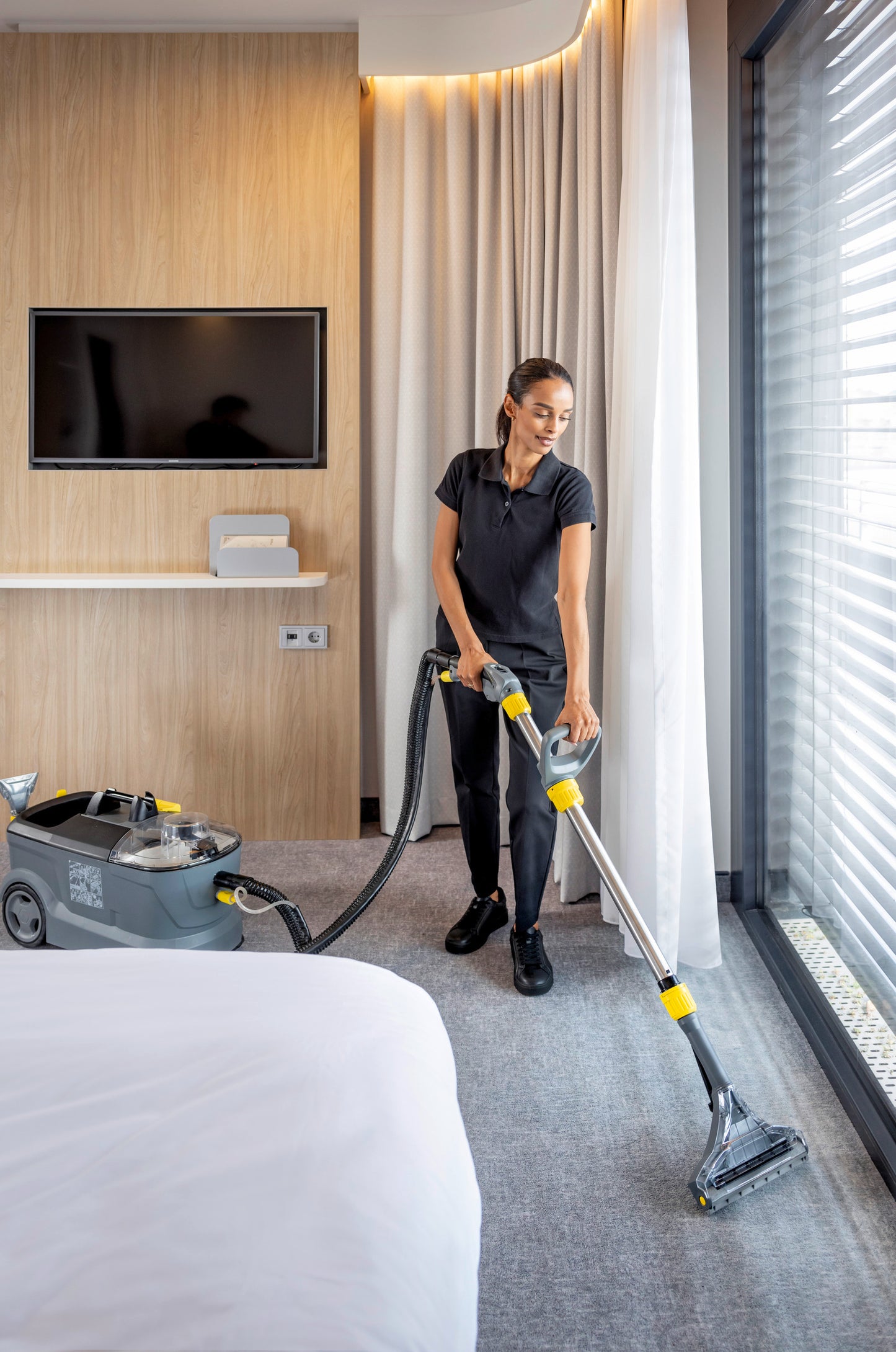 Kärcher Puzzi 10/1 Professional Upholstery & Carpet Cleaning Machine